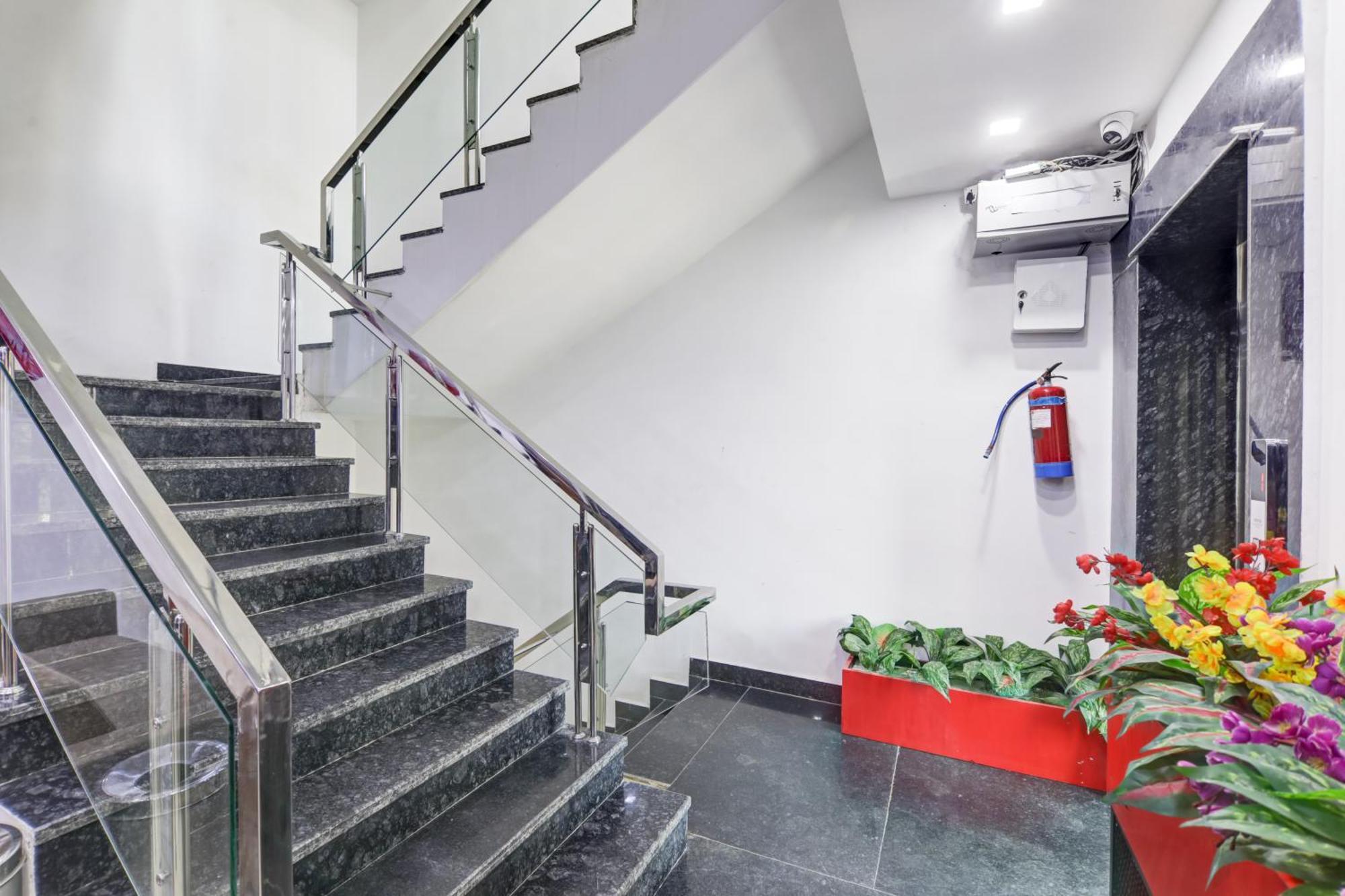 Status By Hotel The Emporio Ghaziabad Ngoại thất bức ảnh